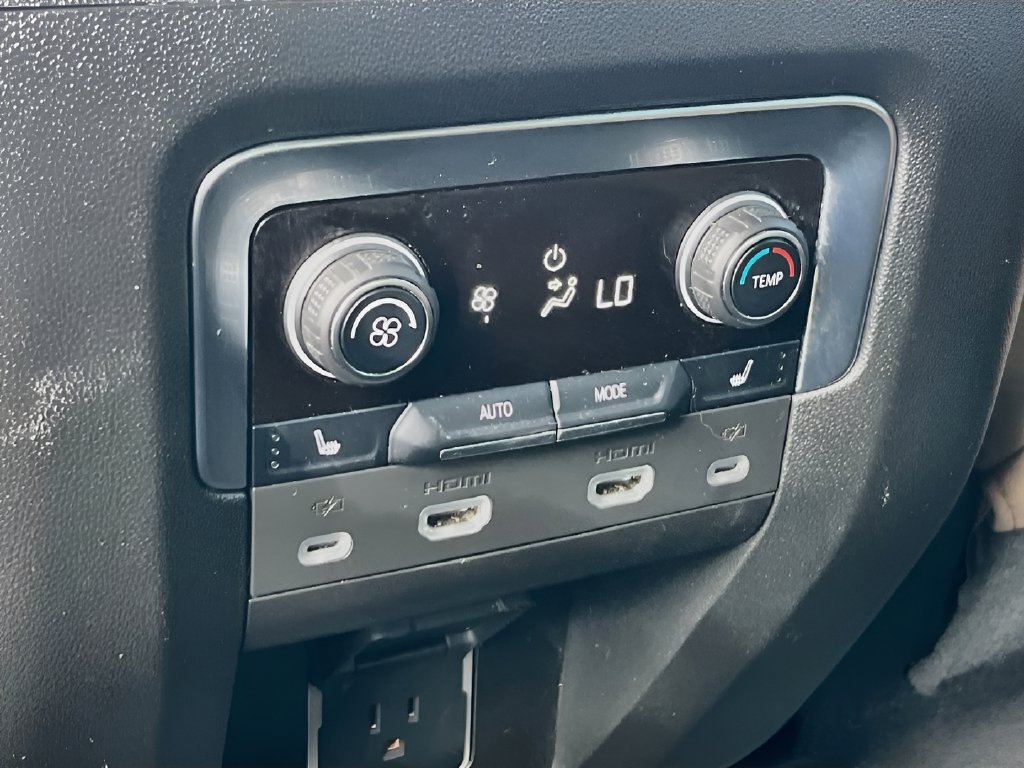Used 2023 Chevrolet Tahoe Premier w/ Advanced Technology Package AWD/4WD image 27