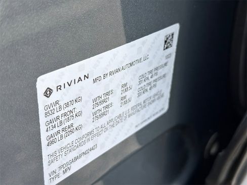 Used 2023 Rivian R1S Adventure image 39