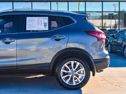 Used 2021 Nissan Rogue Sport SV w/ Technology Package image 10