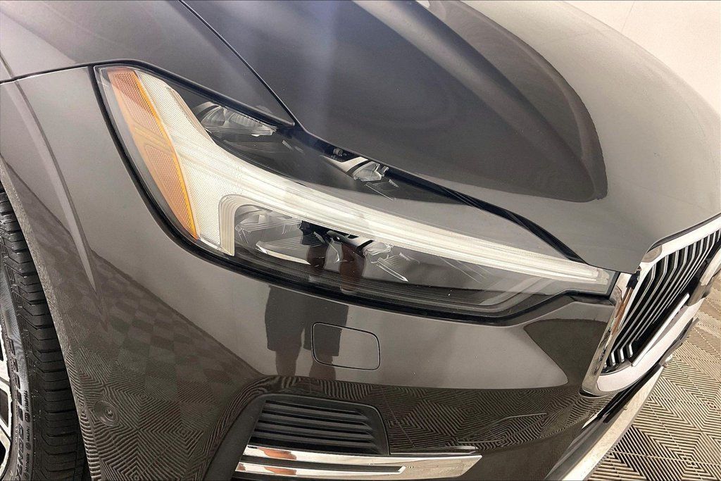 Used 2022 Volvo XC60 B5 Inscription w/ Advanced Package FWD image 27