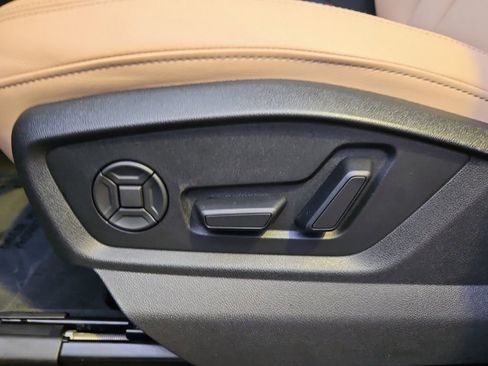 Certified 2025 Audi Q7 2.0T Premium w/ Convenience Plus Package image 12