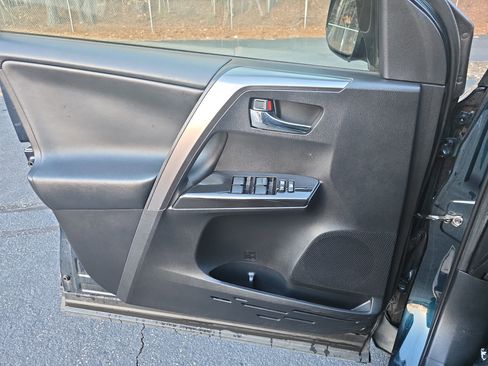 Used 2017 Toyota RAV4 SE w/ Power Special Value Package image 27