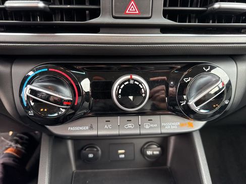 Used 2023 Hyundai Kona SE image 23