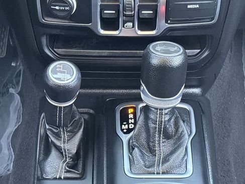 Used 2020 Jeep Wrangler Unlimited Sahara image 21