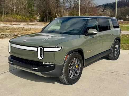 Used 2024 Rivian R1S Launch Edition image 2