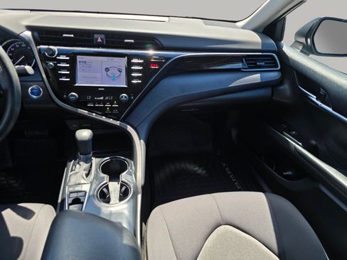 Used 2020 Toyota Camry LE FWD image 4