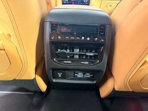 Certified 2024 Jeep Grand Cherokee Summit AWD/4WD image 34