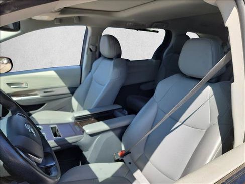 Used 2021 Toyota Sienna XLE FWD image 10