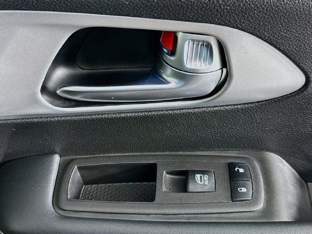 Used 2023 Chrysler Pacifica Touring FWD image 28