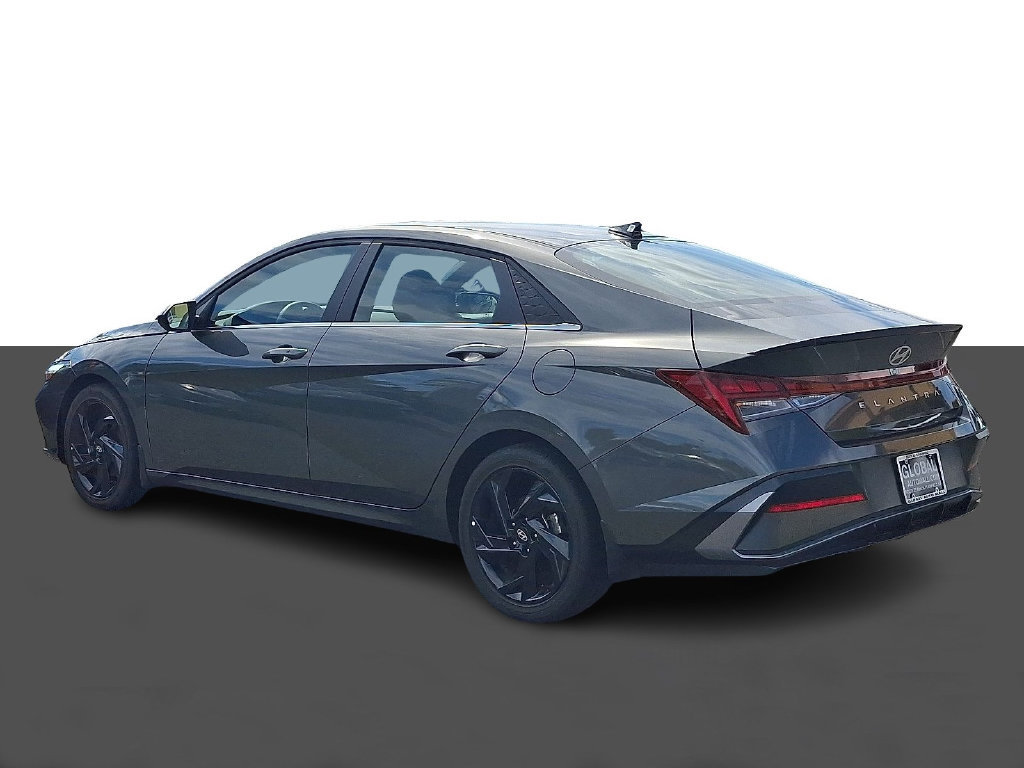 Used 2026 Hyundai Elantra SEL Sport Premium FWD image 5