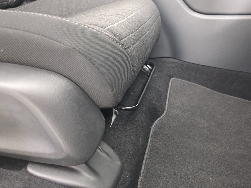 Certified 2026 Honda HR-V LX image 30