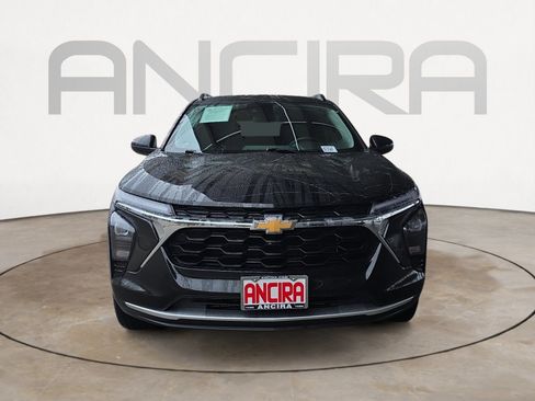 Used 2025 Chevrolet Trax LT w/ LT Convenience Package image 3