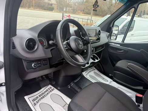 Used 2025 Mercedes-Benz Sprinter 2500 image 30