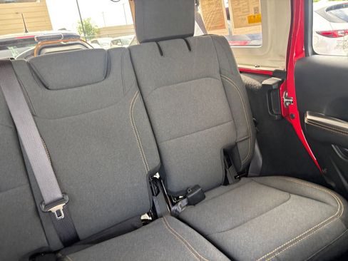 Used 2025 Jeep Wrangler Sahara image 37