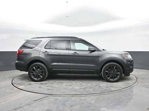 Used 2019 Ford Explorer XLT w/ Equipment Group 202A AWD/4WD image 8