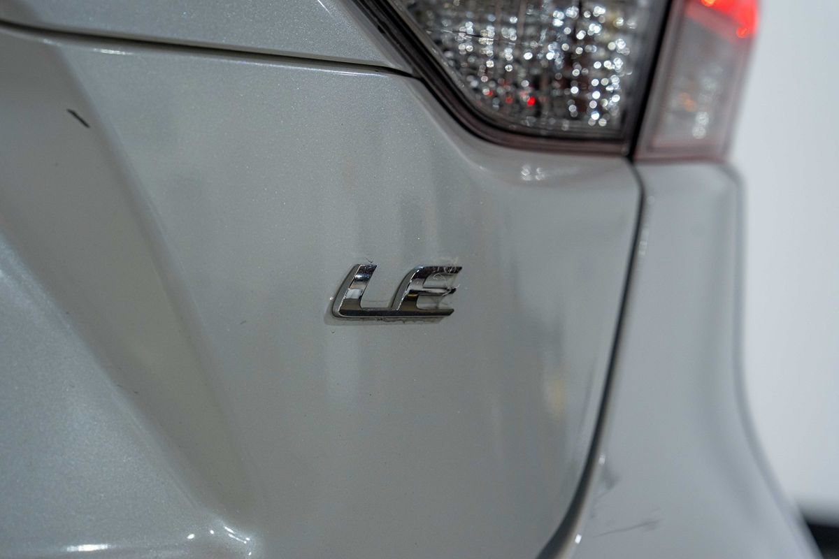Used 2022 Toyota Corolla LE w/ LE Convenience Package FWD image 5