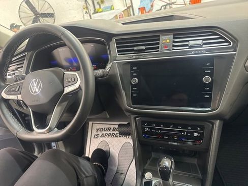 Certified 2023 Volkswagen Tiguan SE w/ Panoramic Sunroof Package image 12