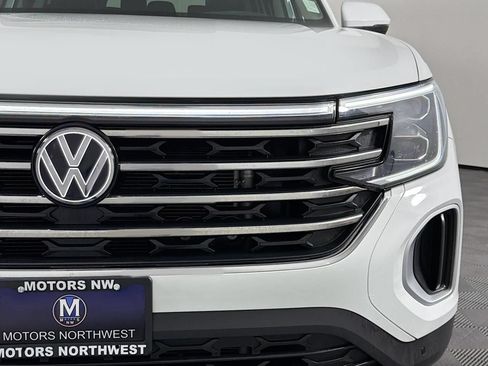 Used 2025 Volkswagen Atlas SE AWD/4WD image 4