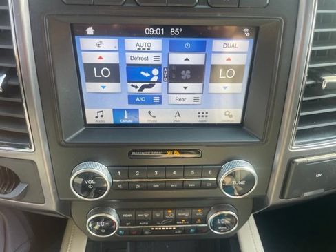 Used 2019 Ford Expedition Max Platinum AWD/4WD image 6