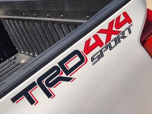 Used 2017 Toyota Tacoma TRD Sport AWD/4WD image 7