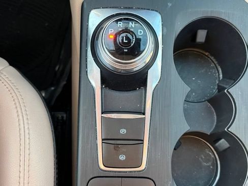 Used 2021 Ford Escape Titanium AWD/4WD image 27
