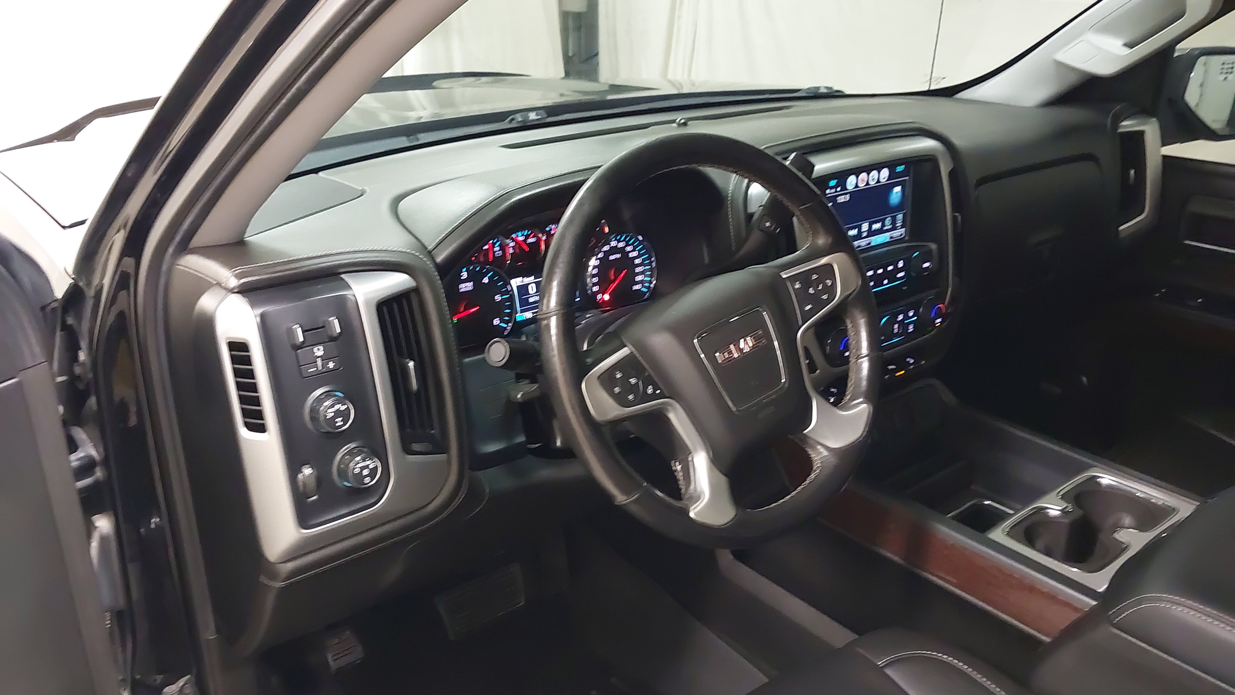 Used 2017 GMC Sierra 1500 SLT w/ SLT Premium Package AWD/4WD image 18