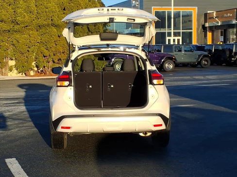 Used 2023 Nissan Kicks SV image 10