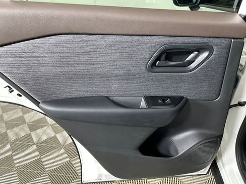 Used 2023 Nissan Rogue S FWD image 16