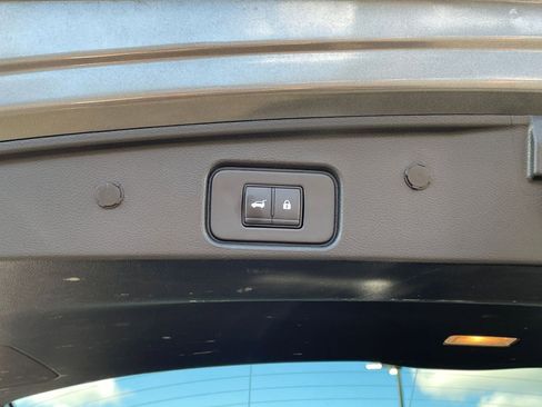 Used 2025 Nissan Pathfinder SV image 23