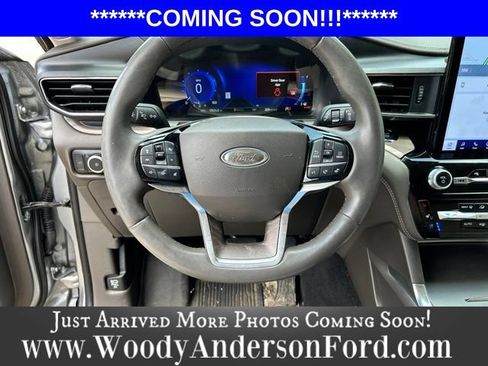 Used 2024 Ford Explorer Platinum w/ Technology Package AWD/4WD image 8