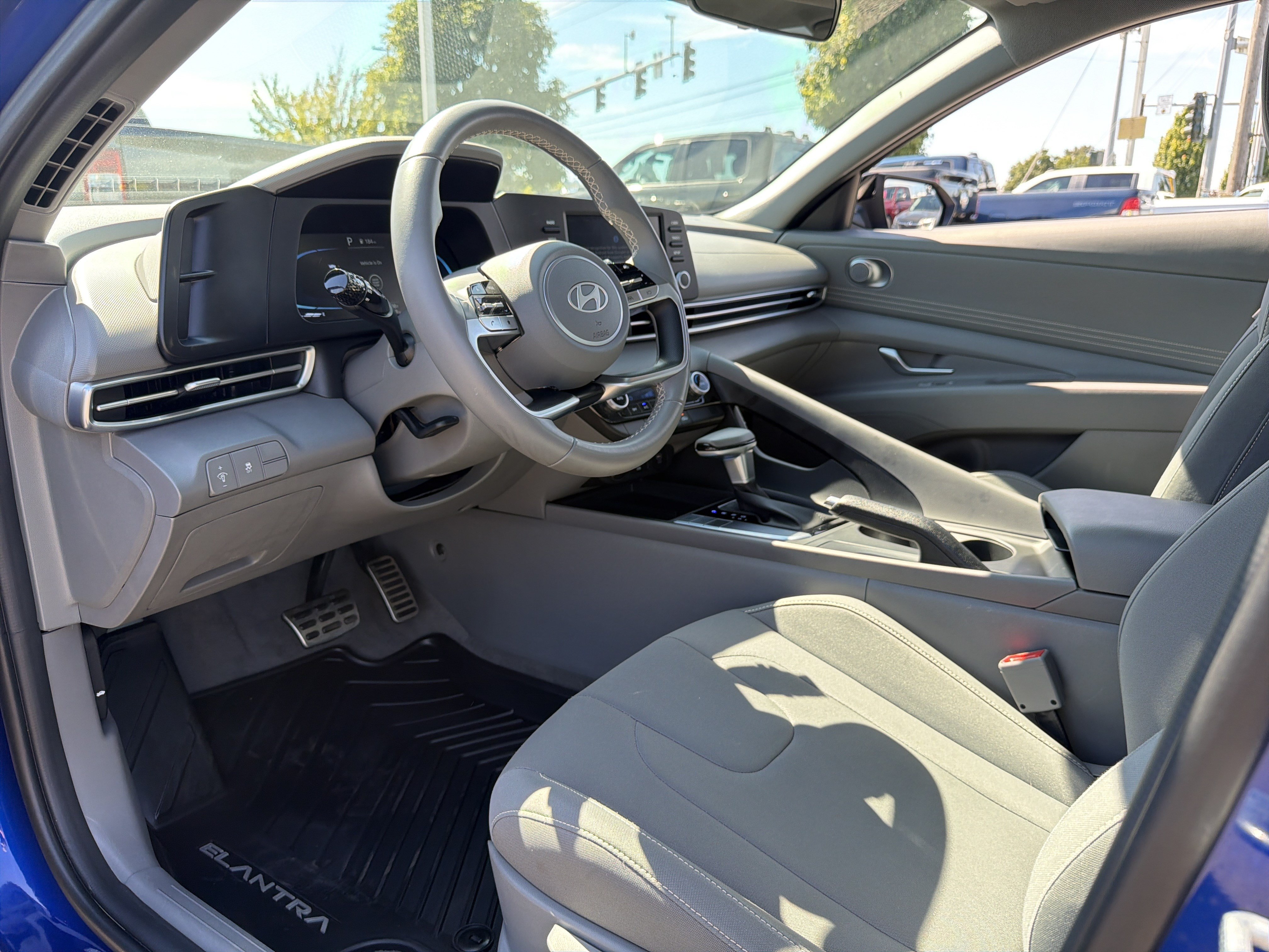 Used 2025 Hyundai Elantra Sport FWD image 9