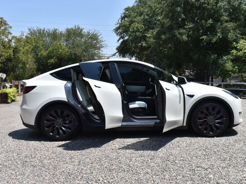 Used 2021 Tesla Model Y Performance AWD/4WD image 9