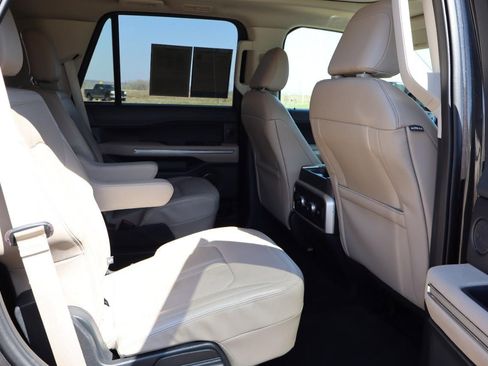 Used 2022 Ford Expedition Limited image 27