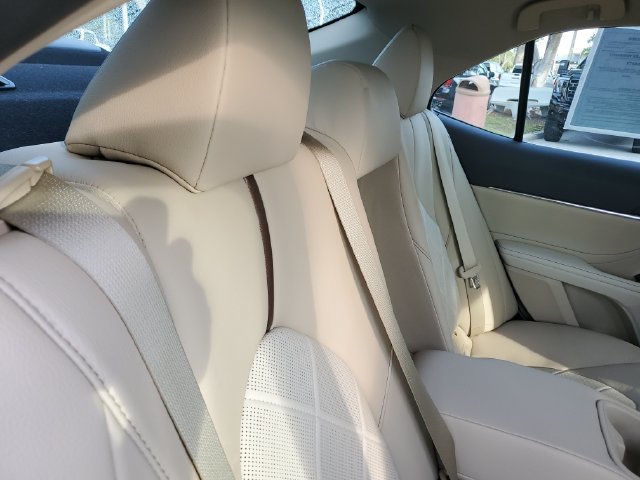 Used 2018 Toyota Camry XLE FWD image 25