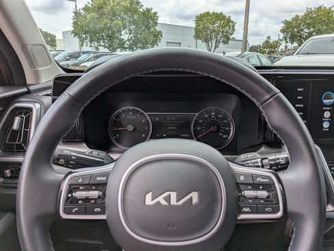 Used 2022 Kia Sorento S w/ Panoramic Sunroof Package FWD image 28