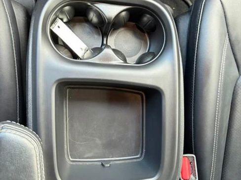 Used 2025 Chrysler Pacifica Select image 23