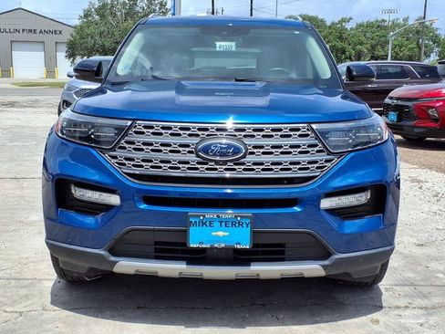 Used 2022 Ford Explorer Limited w/ Equipment Group 301A image 2