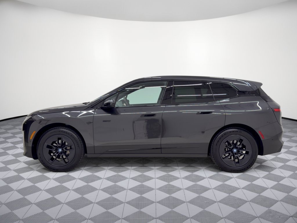 Used 2024 BMW iX xDrive50 AWD/4WD image 2
