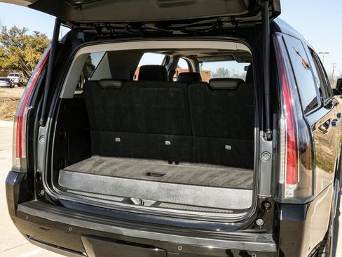 Used 2018 Cadillac Escalade Luxury image 55