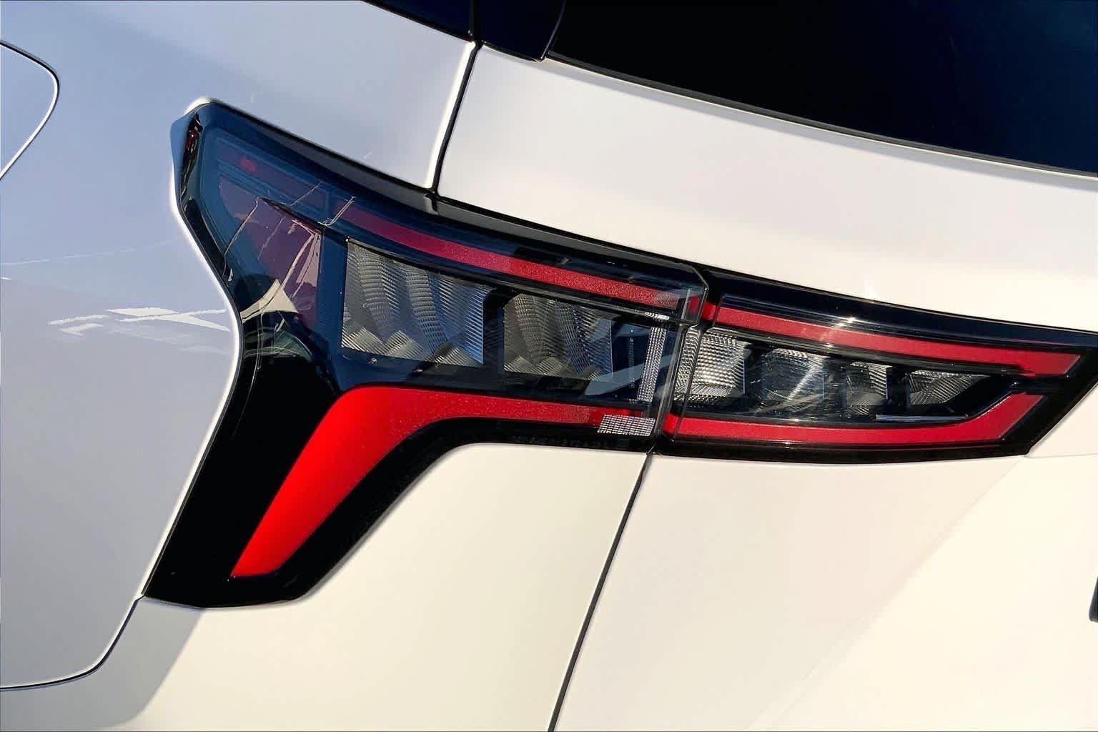 Certified 2025 Chevrolet Equinox LT FWD image 28