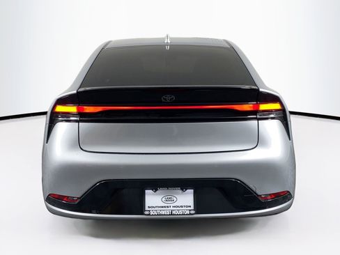 Used 2025 Toyota Prius XLE image 7