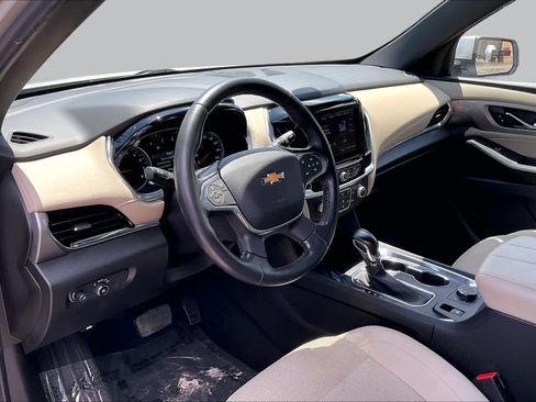 Used 2022 Chevrolet Traverse LT FWD image 14