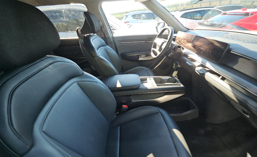 Used 2024 Kia EV9 Light Long Range RWD image 11