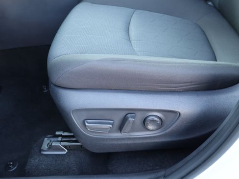 Certified 2025 Toyota RAV4 XLE FWD image 30
