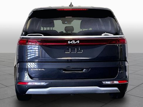 Used 2023 Kia Carnival LX FWD image 8