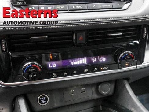 Used 2021 Nissan Rogue SV image 20