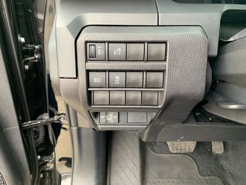 Used 2025 Toyota Tacoma SR w/ SR Upgrade Package AWD/4WD image 31