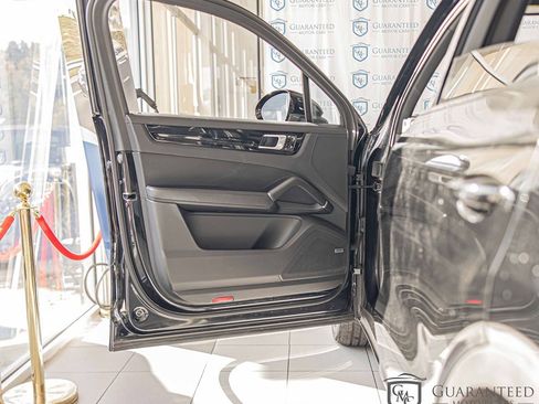 Used 2019 Porsche Cayenne S image 34