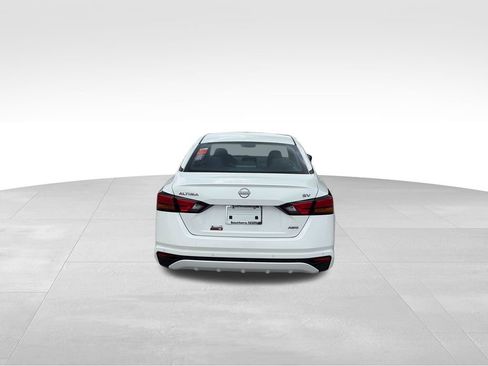 Used 2024 Nissan Altima 2.5 SV AWD/4WD image 5
