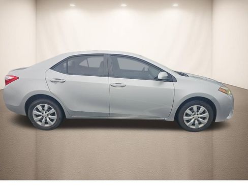 Used 2014 Toyota Corolla LE FWD image 2